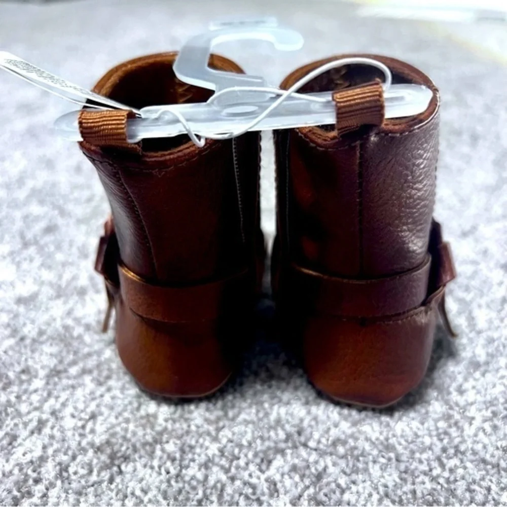 NWT Old Navy baby faux leather soft sole boots